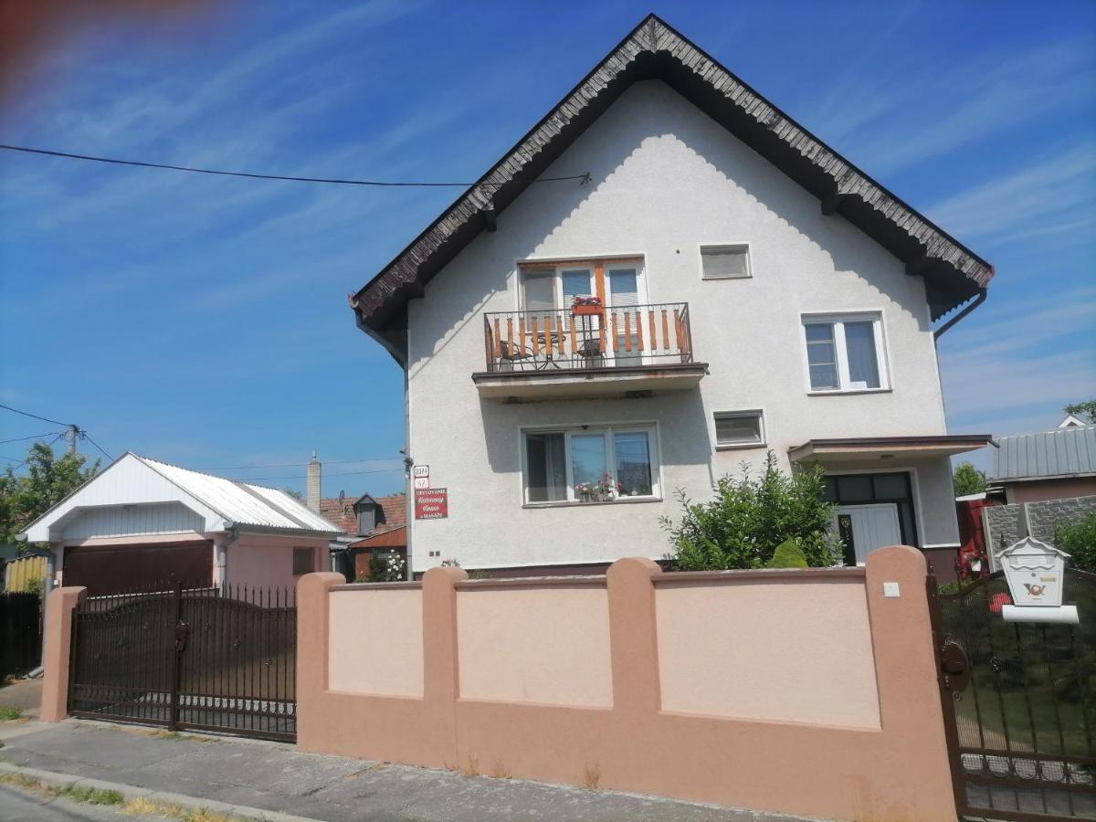 Отель Ubytovanie Harmony House Вельки-Медер Экстерьер фото